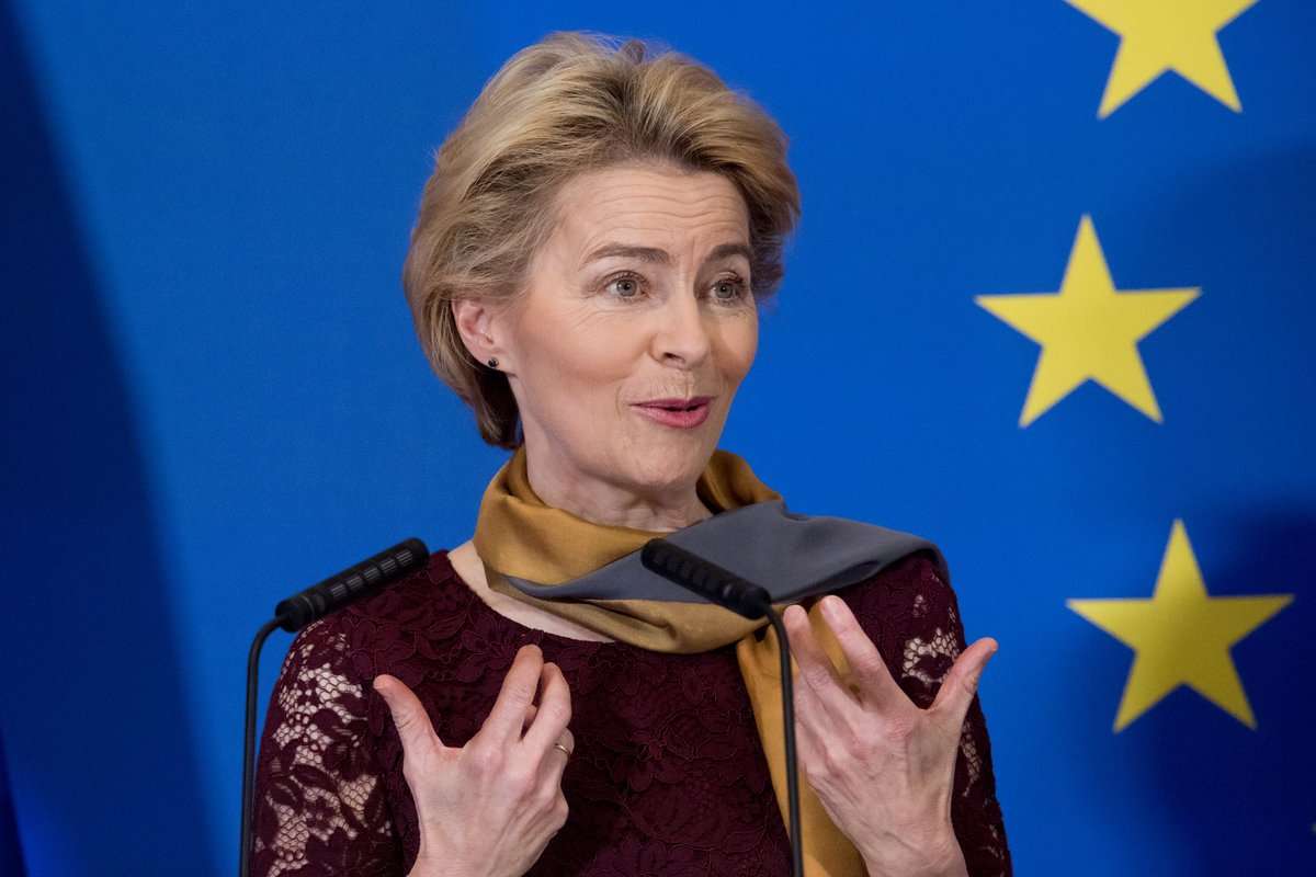 Ursula von der Leyen, investigată pentru legături cu firma Pfizer vaccinuri
